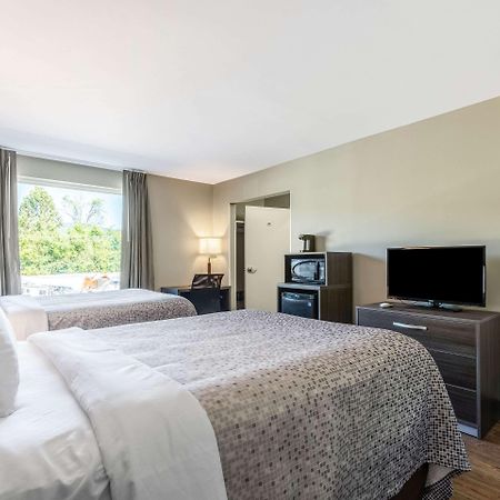 Econo Lodge Dayton Bagian luar foto
