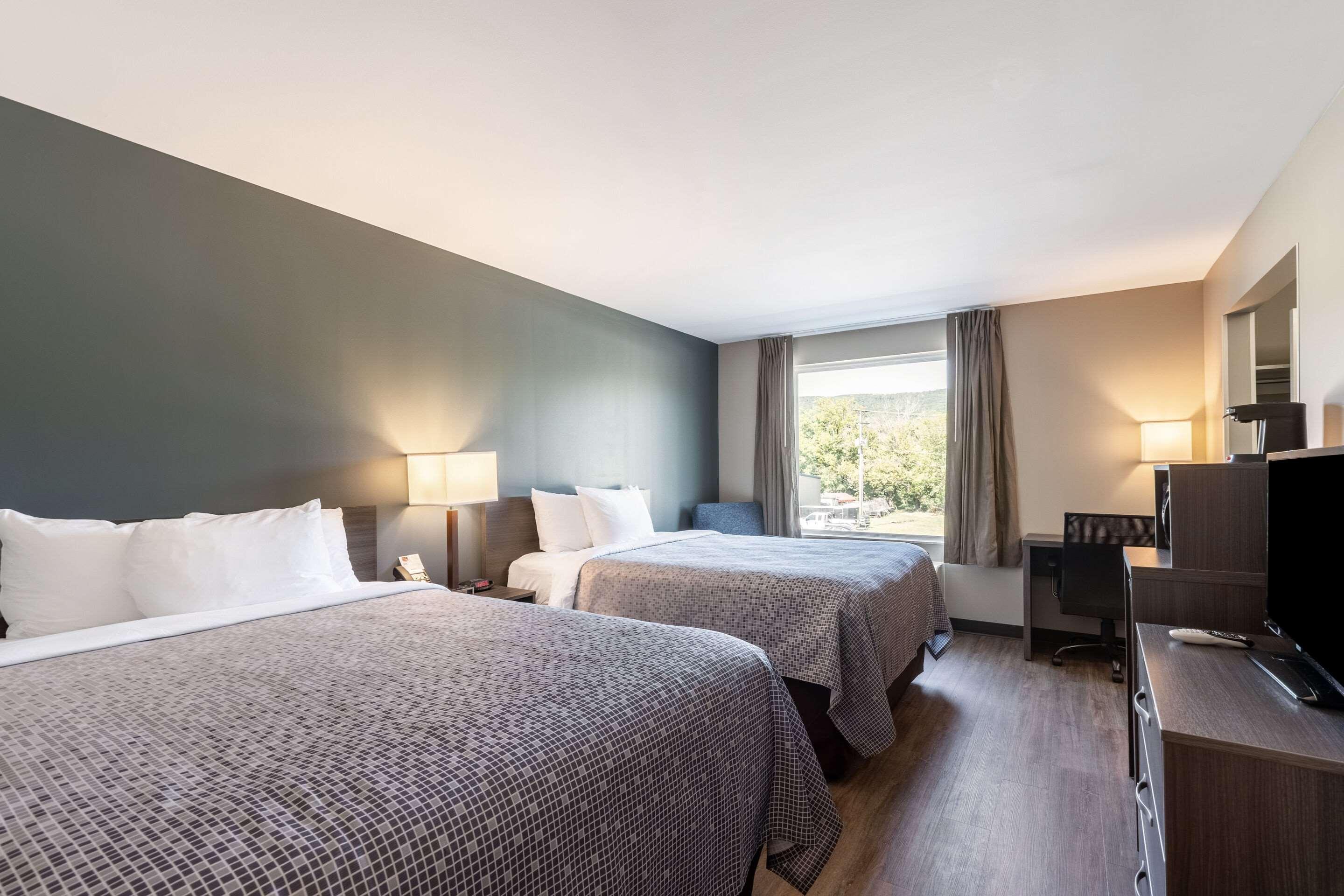 Econo Lodge Dayton Bagian luar foto